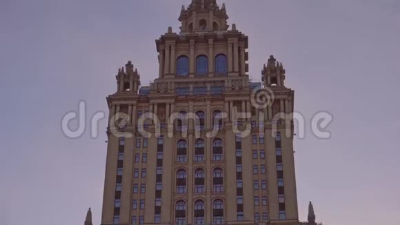 斯大林漂亮的老建筑最上面的星星框架向上移动固定向下移动视频的预览图