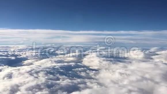在冰岛机场降落视频的预览图