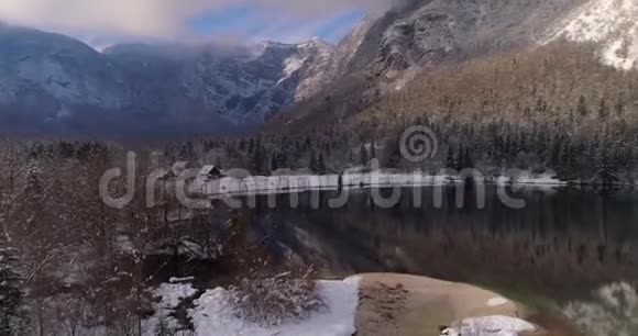 冬天美丽的博欣吉湖视频的预览图