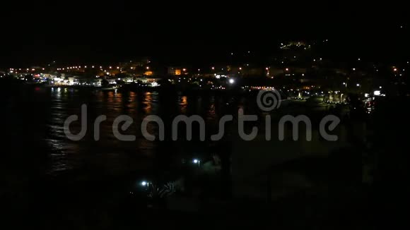 夜间海滨城市视频的预览图