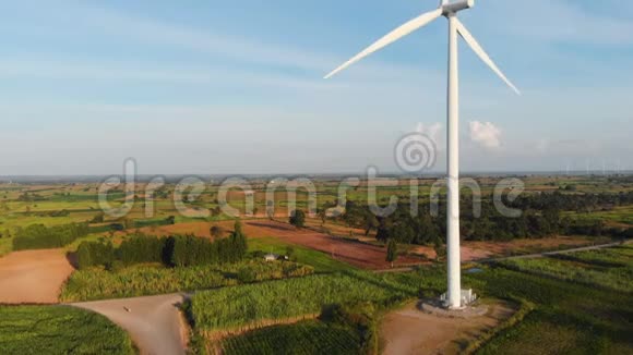 风力发电生态清洁发电的无人机航拍景观视频的预览图