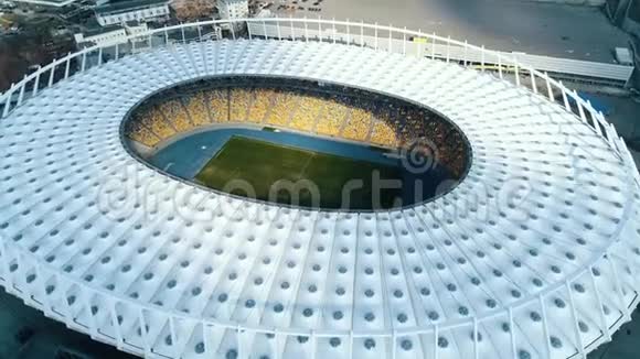 基辅足球场的鸟瞰图视频的预览图
