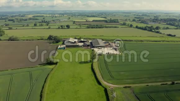 英国北约克郡一个农场之间的空中4K镜头视频的预览图