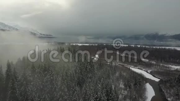 冬天的暴风雨去阿拉斯加视频的预览图