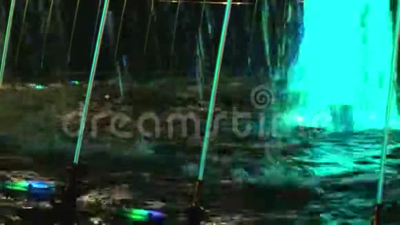 蓝色喷泉喷射机喷灯和蓝光视频的预览图