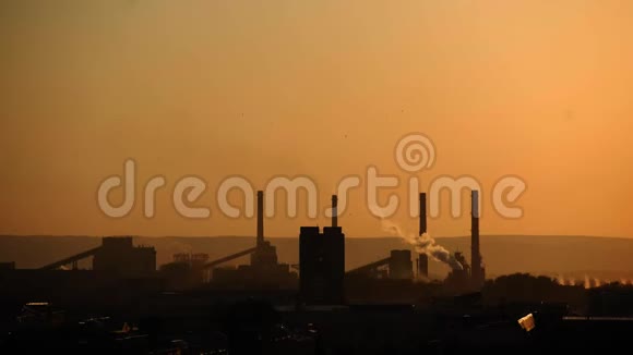 日落时分的工业区视频的预览图