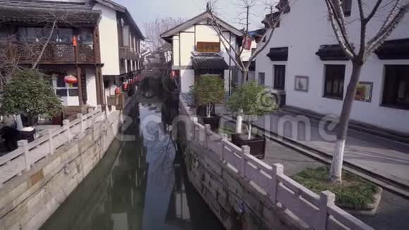 上海南翔老街附近的运河周边建筑视频的预览图