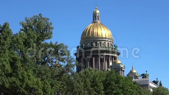 圣以撒大教堂穹顶的景观六月天圣彼得堡视频的预览图