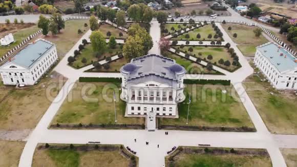 巴图林镇的拉祖莫夫斯基宫殿视频的预览图
