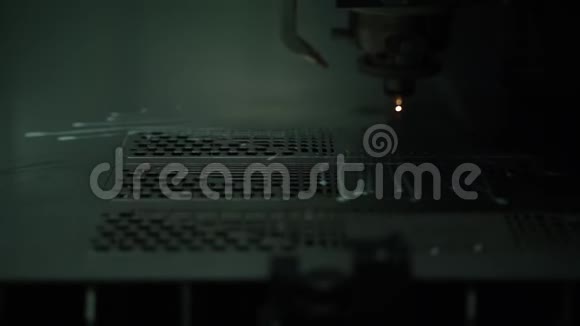 超慢速vdoEDM激光切割机演示特写视频的预览图