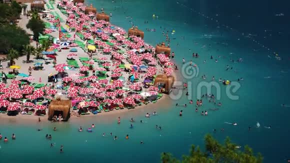 奥卢德尼兹拥挤的海滩视频的预览图