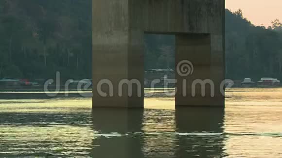 九龙铁门戈湖矩形桥墩视频的预览图