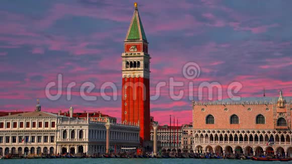 威尼斯大运河坎帕尼勒钟楼景观视频的预览图
