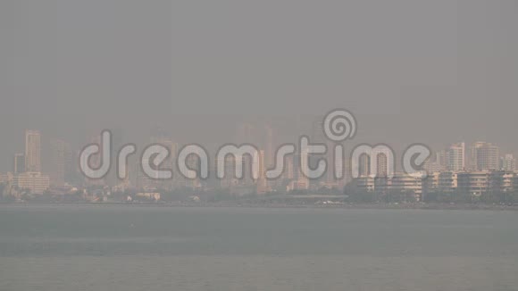 孟买城市的全景在阴霾中印度背景概念视频的预览图