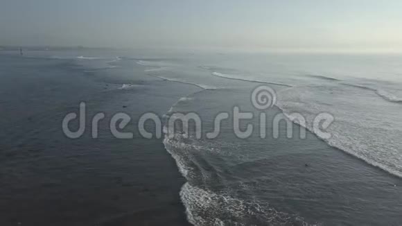 早上去巴厘岛海岸视频的预览图