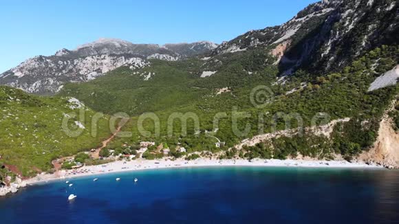 航空公司上景美丽的夏日海景希腊埃维亚岛美丽的海滩带蓝绿色的海水海湾视频的预览图