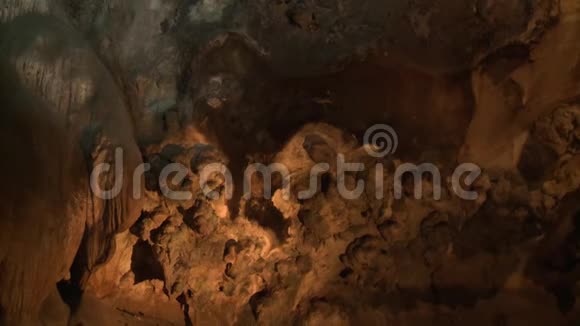 九龙铁壁洞墙近景视频的预览图