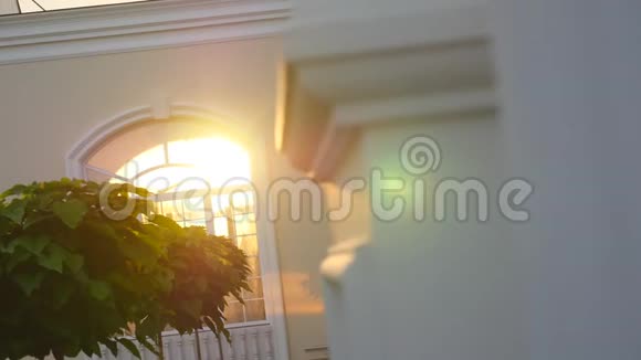 阳光反射在窗户上视频的预览图