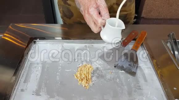 泰国冰淇淋和香蕉视频的预览图