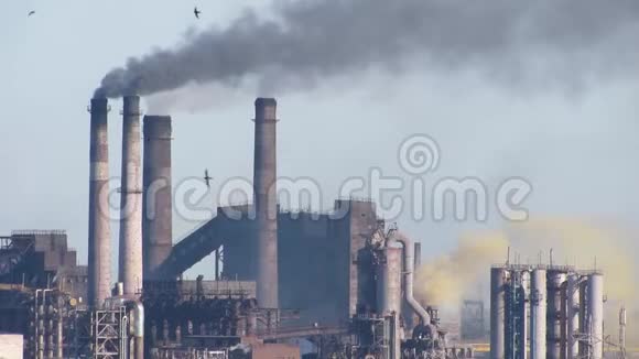 空气污染物排放有色烟雾视频的预览图