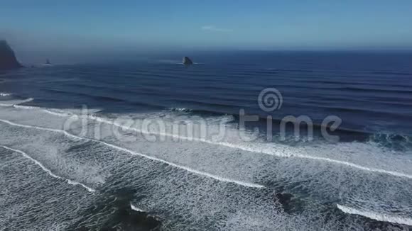 俄勒冈州海岸波浪表演视频的预览图