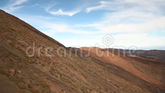 泰德缆车登上西班牙最高峰泰德火山的空中索道视频的预览图