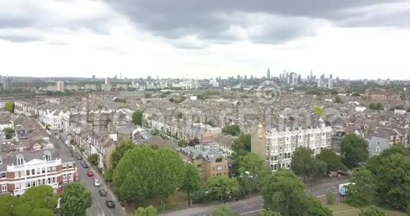 伦敦英国英国英国克拉帕姆共同公园空中无人机镜头视频的预览图