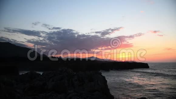 美丽的日落在普里阿斯的布丰斯阿斯图里亚斯视频的预览图
