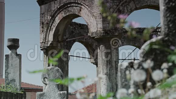 一个古老的伊斯兰墓地视频的预览图