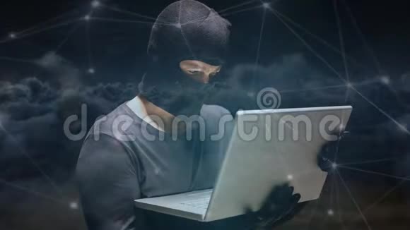 黑背景下使用笔记本电脑的黑客数字动画视频的预览图