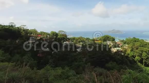 热带森林全景马河岛和伊甸岛形成的SansSouicis视点塞舌尔1视频的预览图