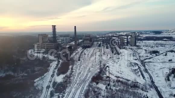 煤矿煤炭加工厂航空视频的预览图