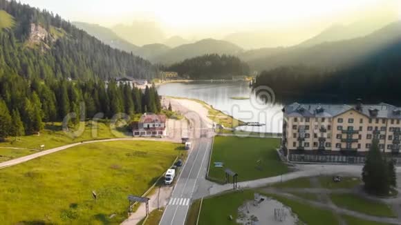 上午航空山酒店湖视频的预览图