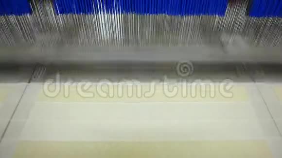 自动编织织机上的毛巾视频的预览图