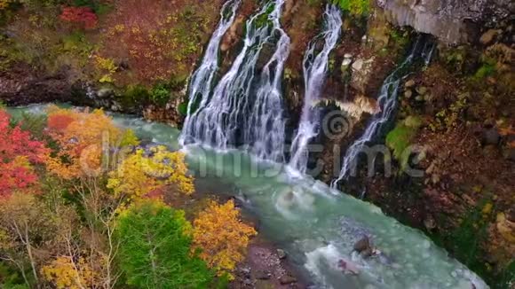 日本北海道秋季秋日石瑞阁瀑布视频的预览图
