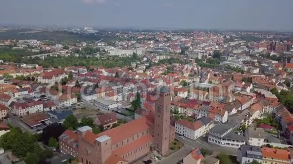 在德国一座4k的城市有着钟楼的大型历史建筑视频的预览图