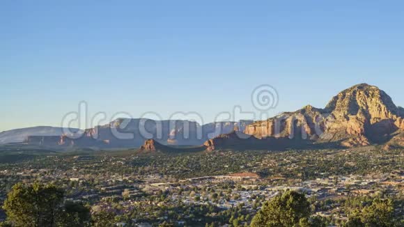 美国国会山和塞多纳的空中日落景观从塞多纳机场风景俯瞰亚利桑那州联合雕像视频的预览图