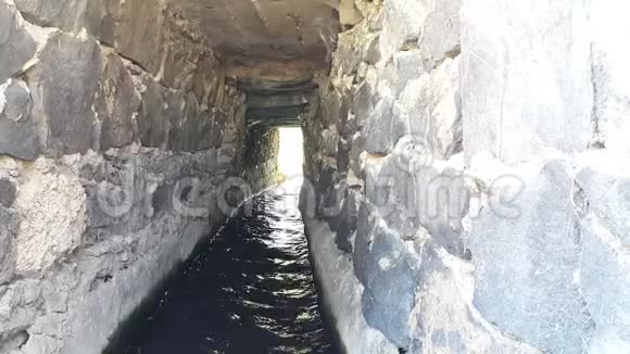 亚美尼亚Geghovit用于饮用水水流的排水隧道视频的预览图