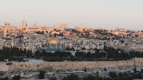 太阳在耶路撒冷的岩石穹顶升起视频的预览图