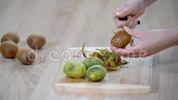 用刀削奇异果视频的预览图