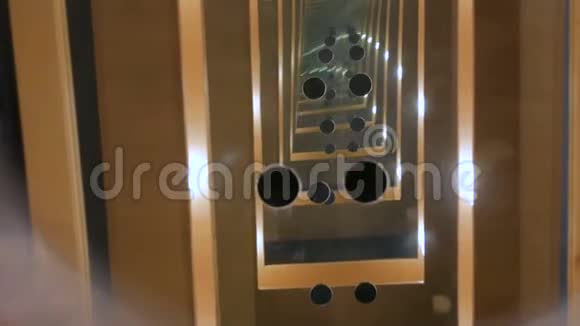 无尽的镜子隧道视频的预览图