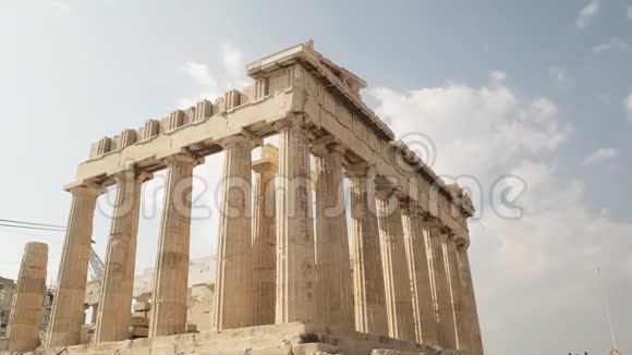 希腊雅典卫城帕台农神庙的开阔视野视频的预览图