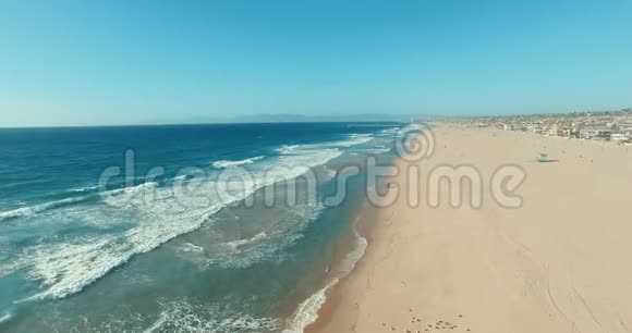 沙滩海浪视频的预览图