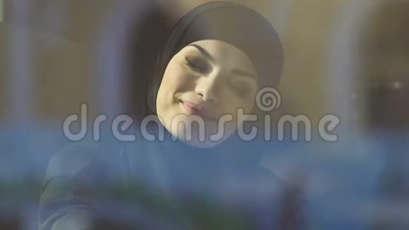 快乐穆斯林读物伊斯兰妇女接受教育权利平等视频的预览图