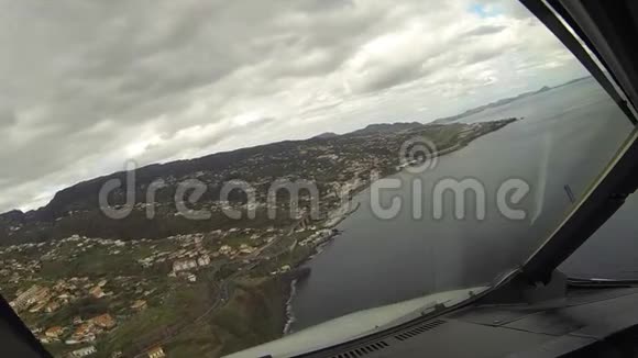 FunchalMadeira葡萄牙在要求CristianoC罗马德拉国际机场降落时飞行员在05号跑道上的视野视频的预览图
