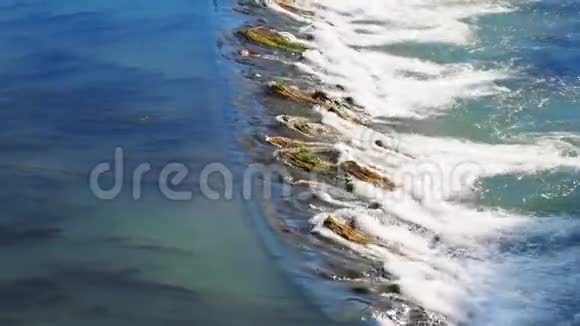 河流小瀑布视频的预览图