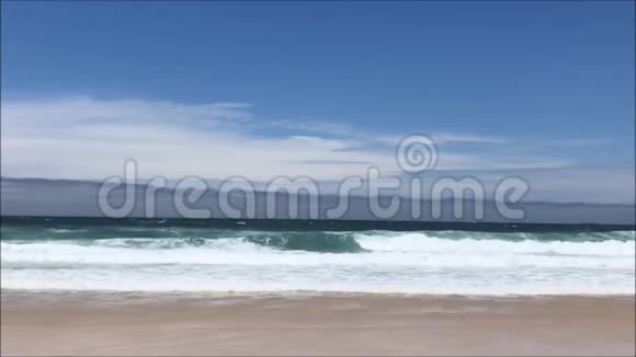 海浪和沙滩风光视频的预览图