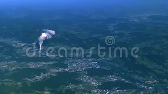 从核电站出来的蒸汽视频的预览图