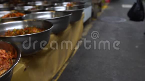 4供应商销售泡菜用于韩国菜肴釜山雅加尔奇市场店视频的预览图