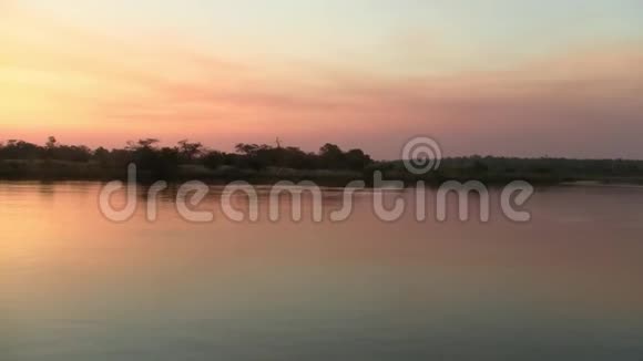 纳米比亚奥卡万戈河日落视频的预览图